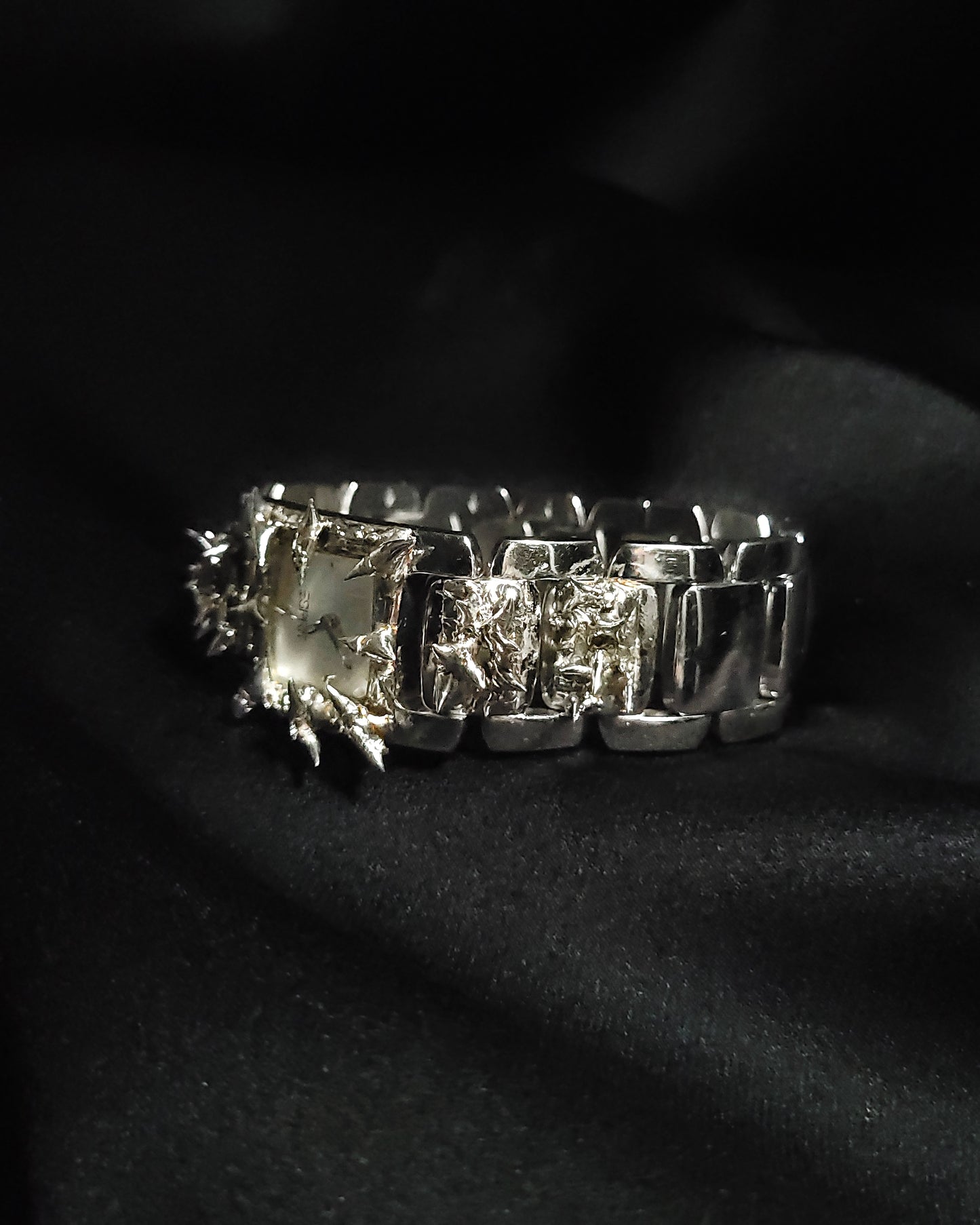 Titan Fang Watch II