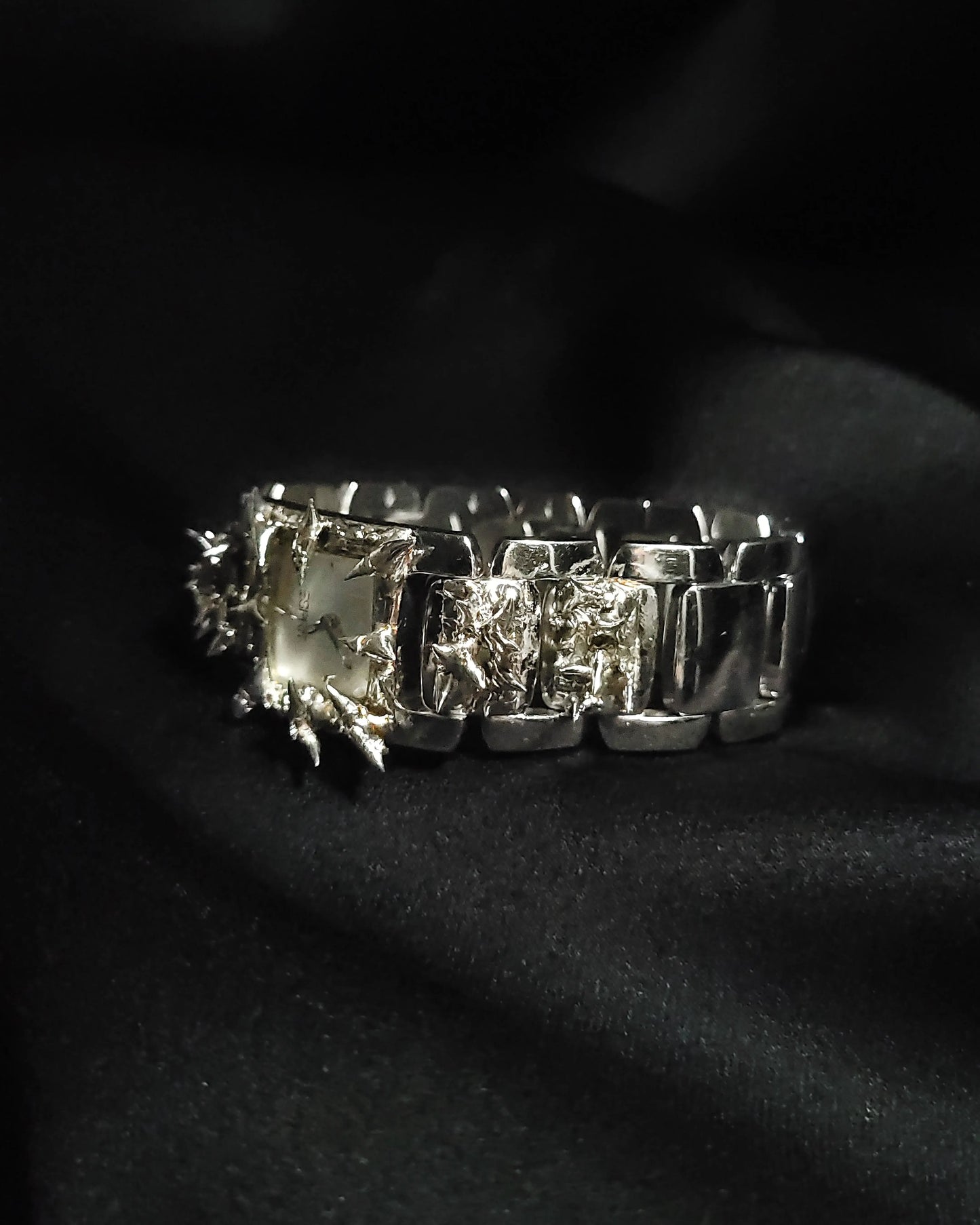 Titan Fang Watch II