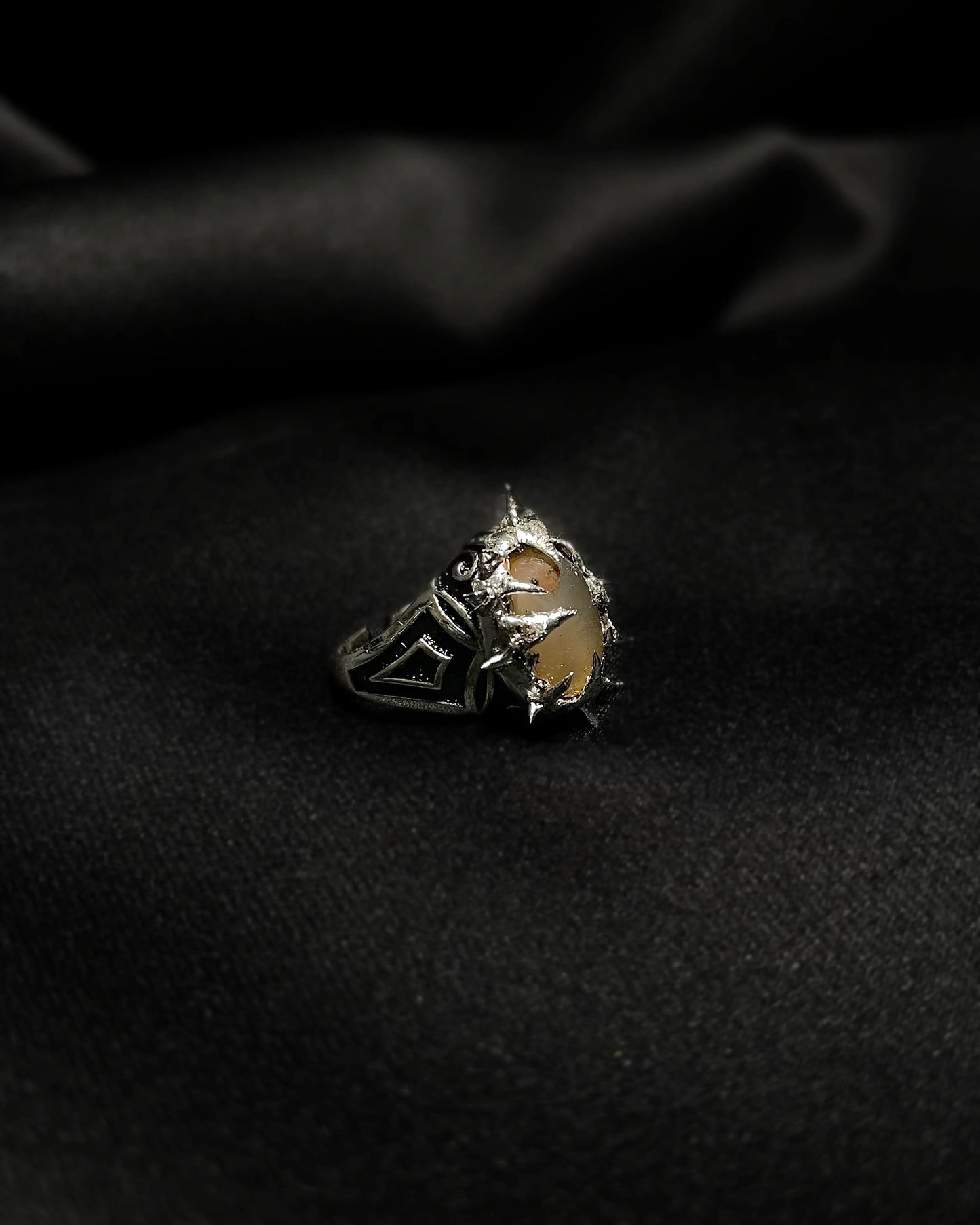 Titan Fang Ring IX