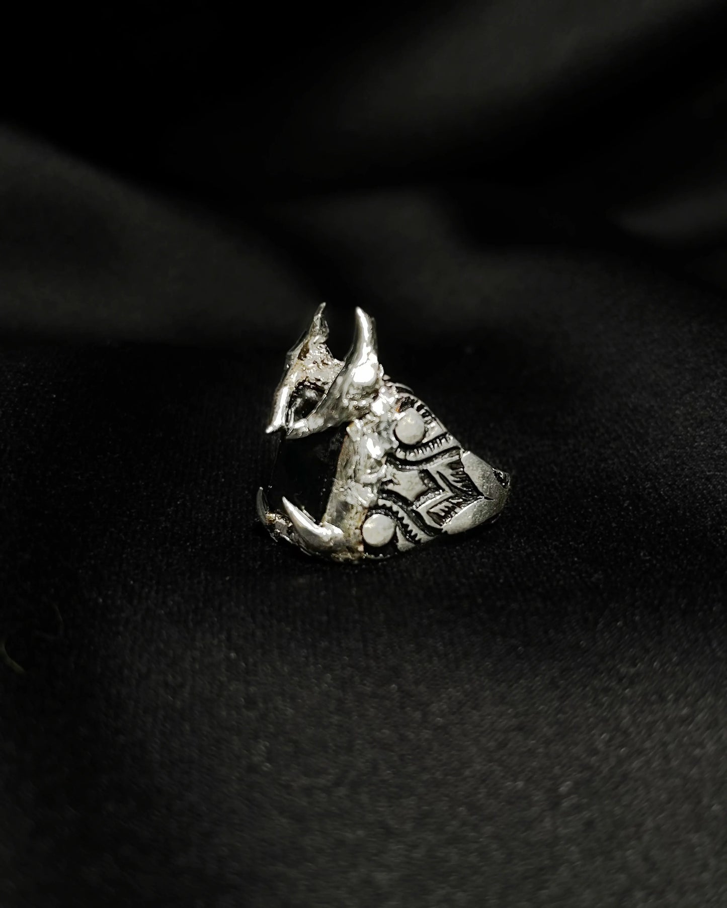 Titan Fang Ring VI