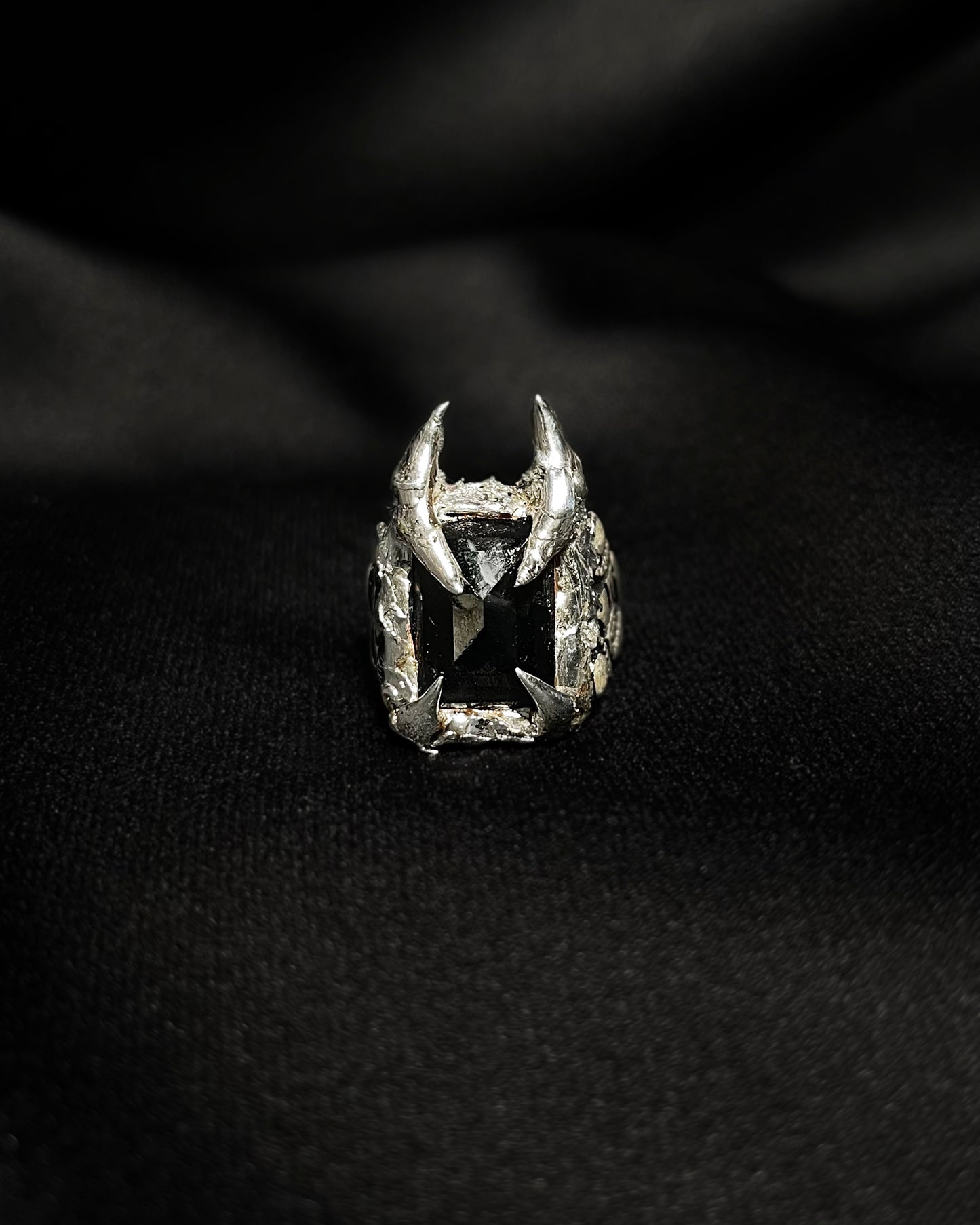 Titan Fang Ring VI