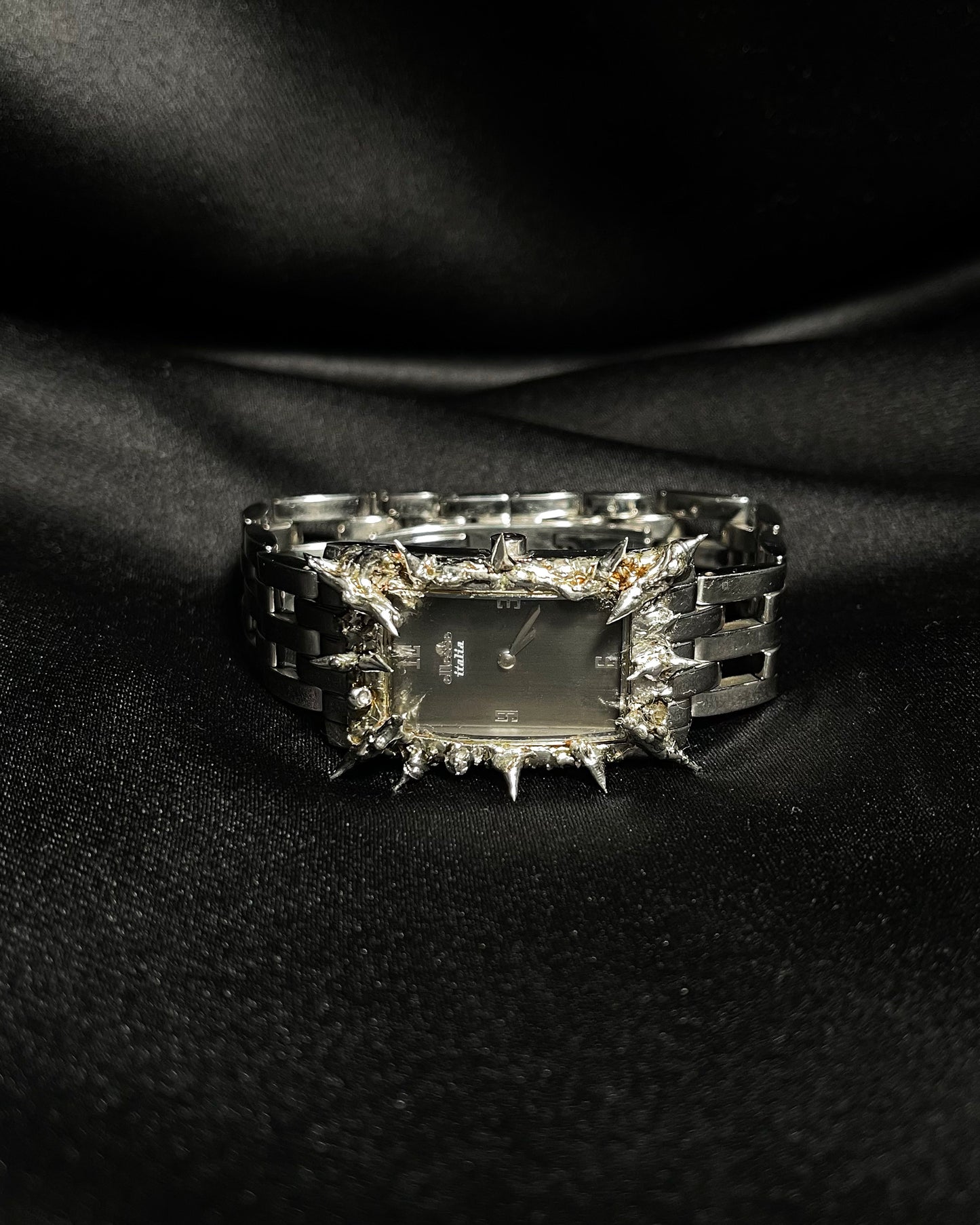 Titan Fang Watch III