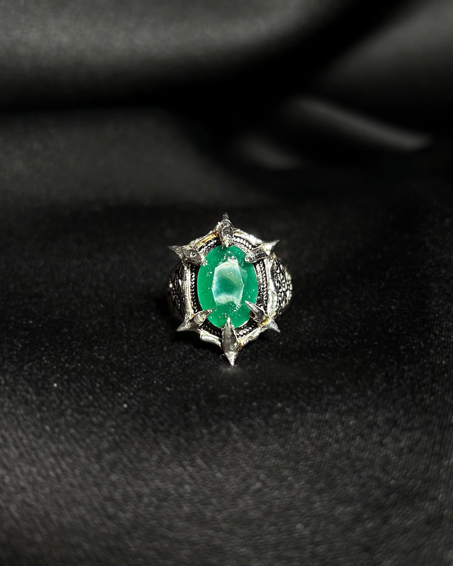 Titan Fang Ring V