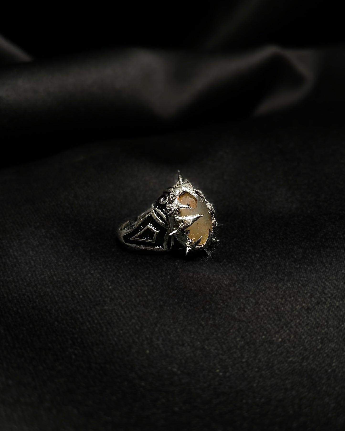 Titan Fang Ring IX