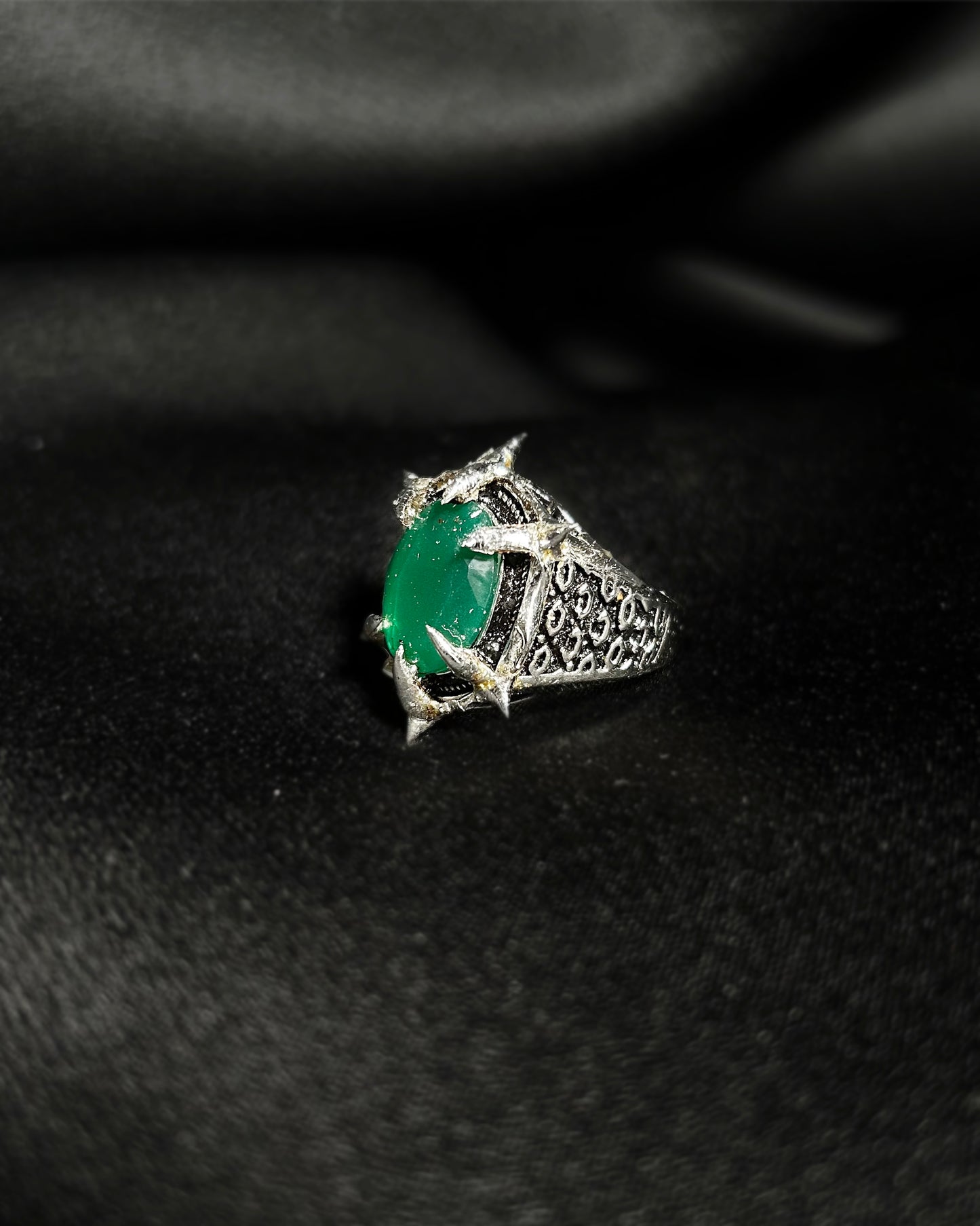 Titan Fang Ring V