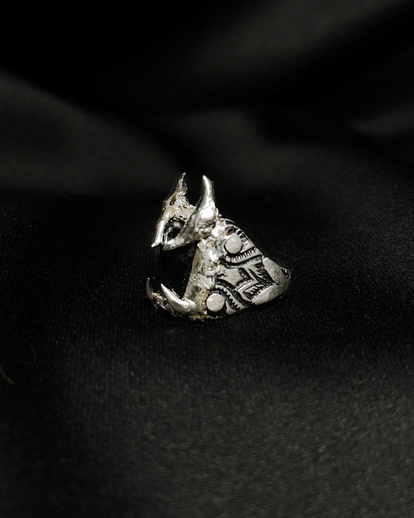 Titan Fang Ring VI