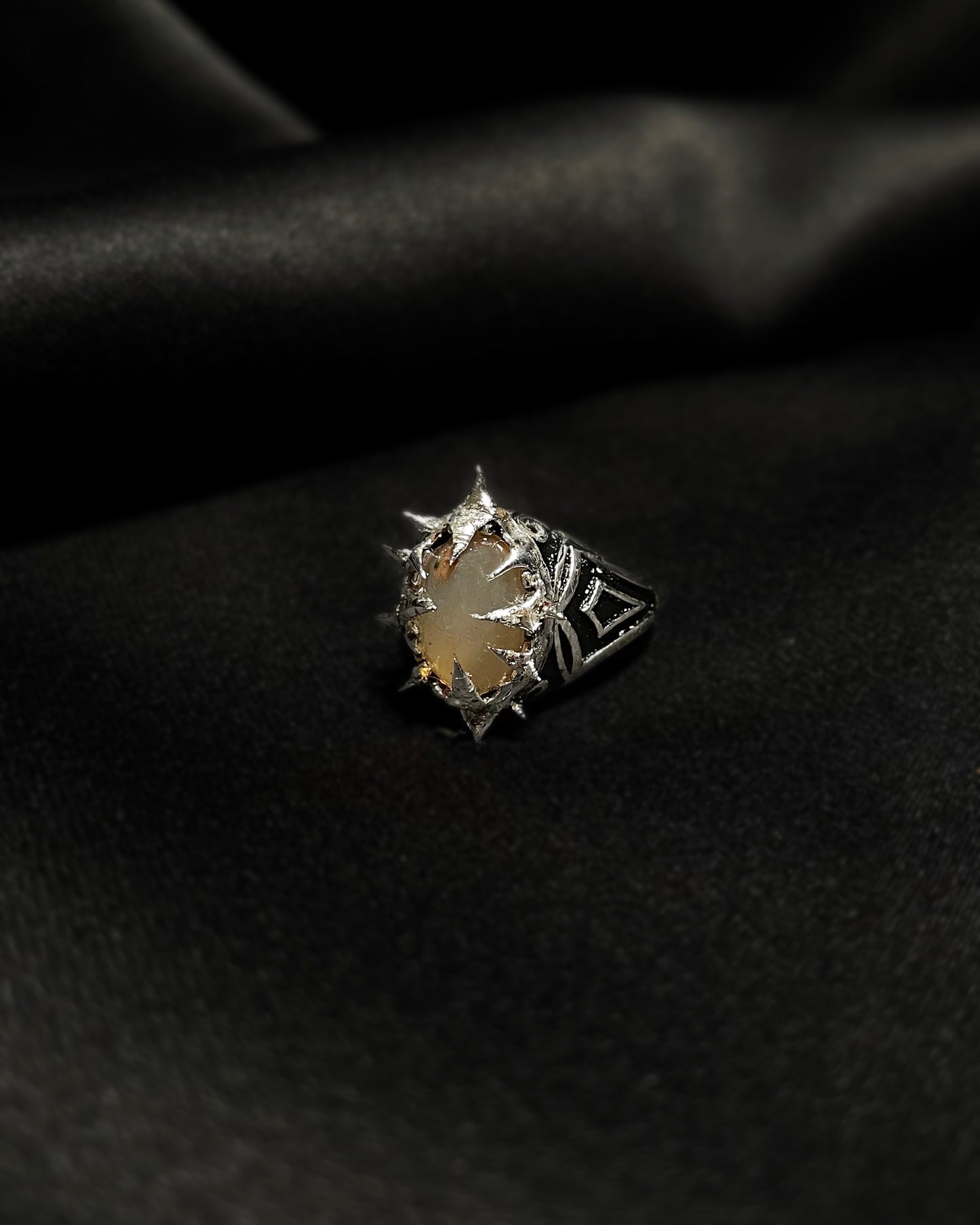Titan Fang Ring IX