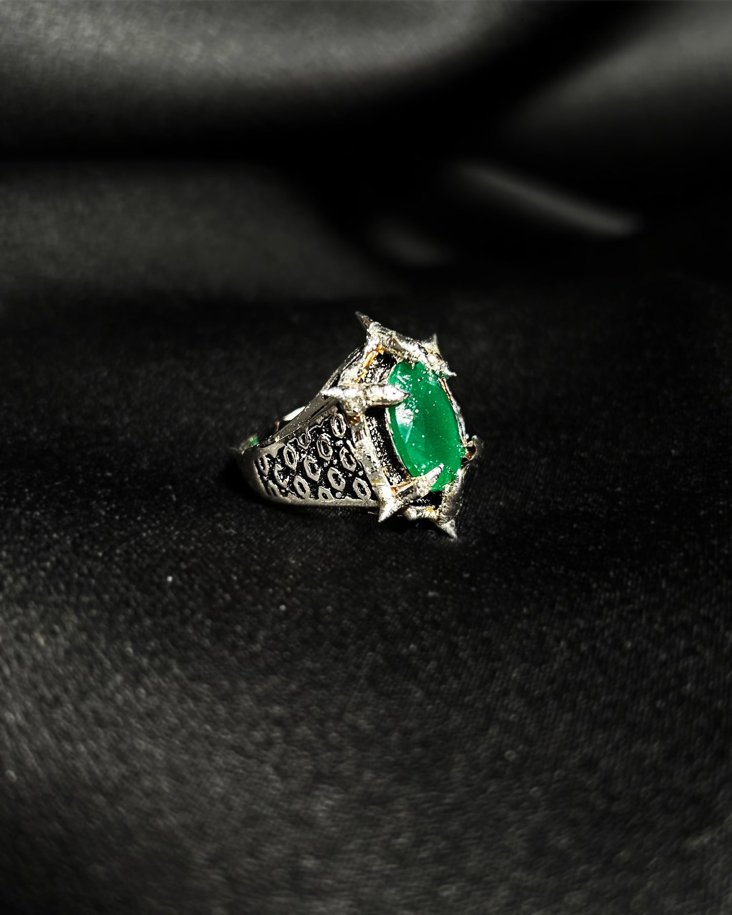 Titan Fang Ring V